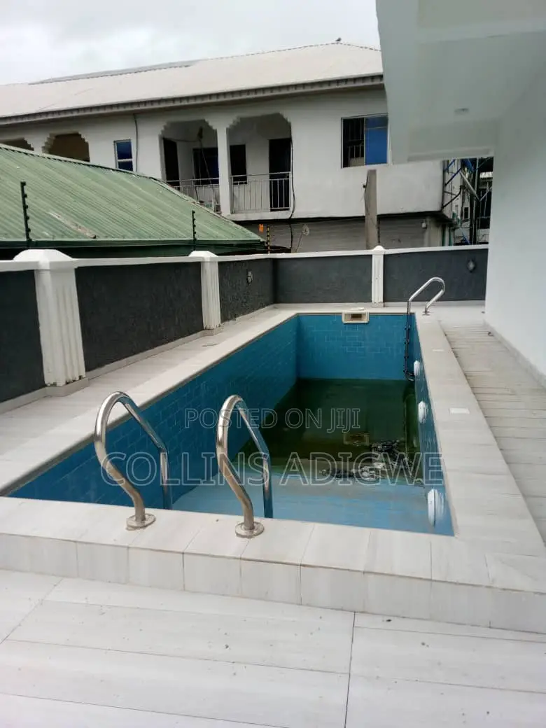 5bdrm Duplex in Thomas Estate for sale in Thomas Estate