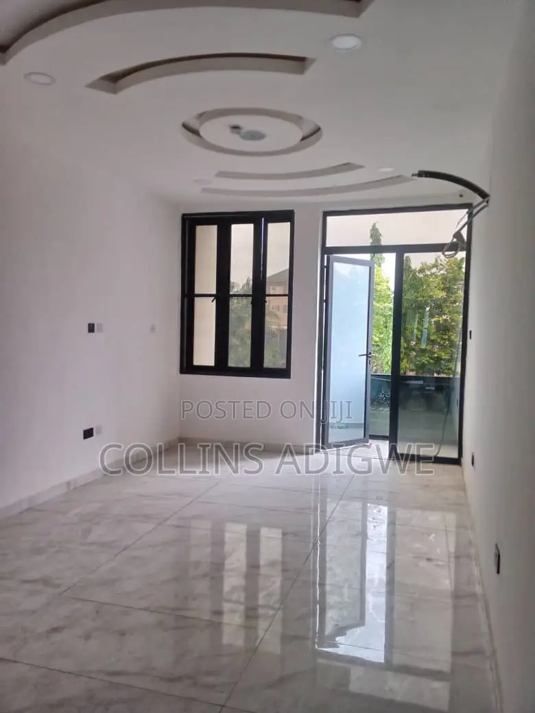 5bdrm Duplex in Thomas Estate for sale in Thomas Estate