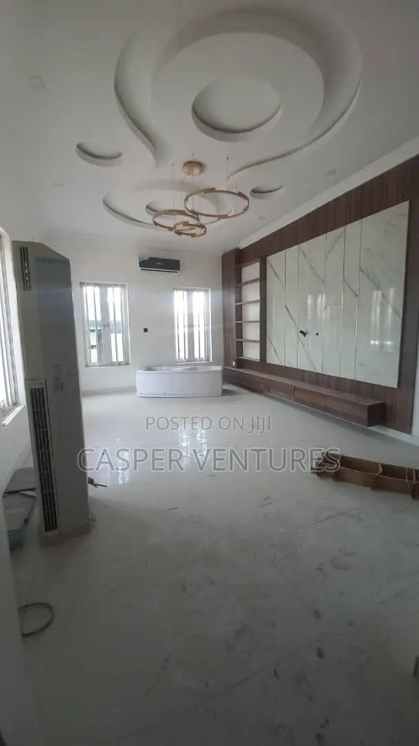 4bdrm Duplex in Chevron for rent in Chevron