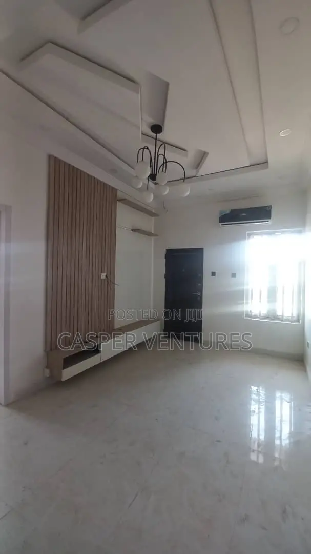 4bdrm Duplex in Chevron for rent in Chevron