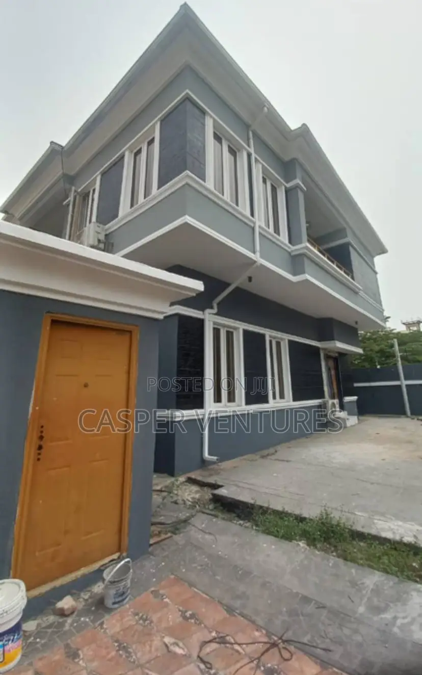 4bdrm Duplex in Chevron for rent in Chevron