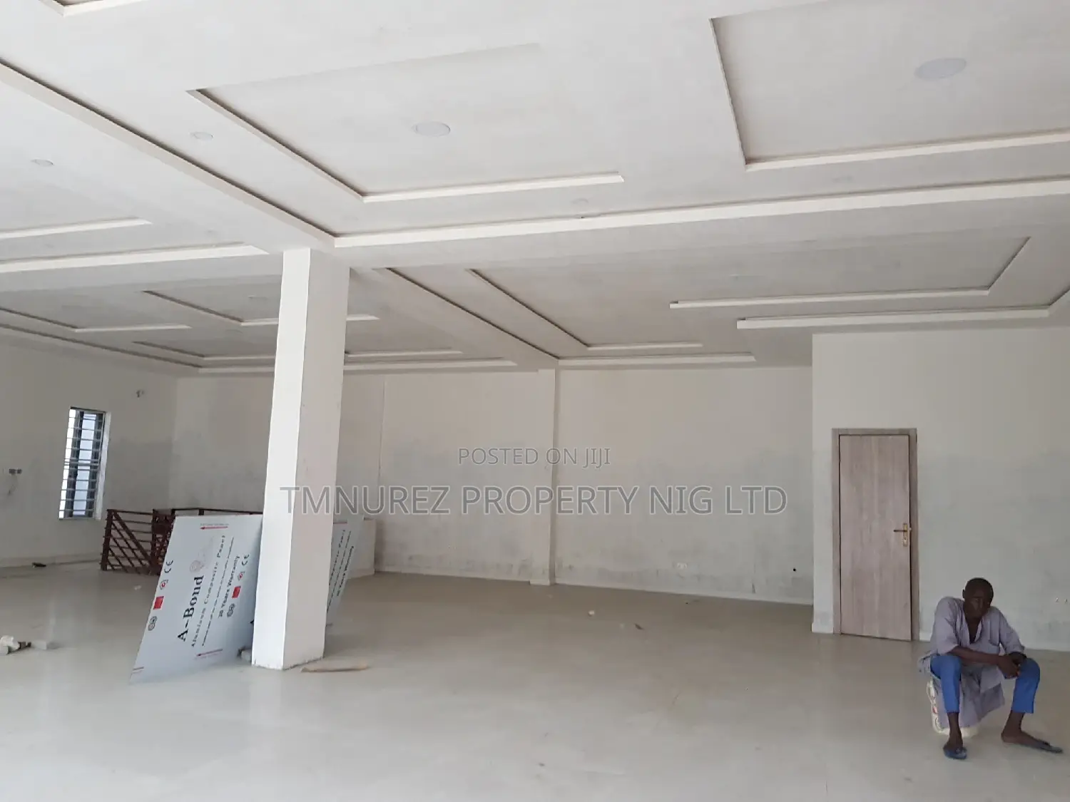 Very Big Open Space Show Room at Orchild Road,Good Location in Lekki