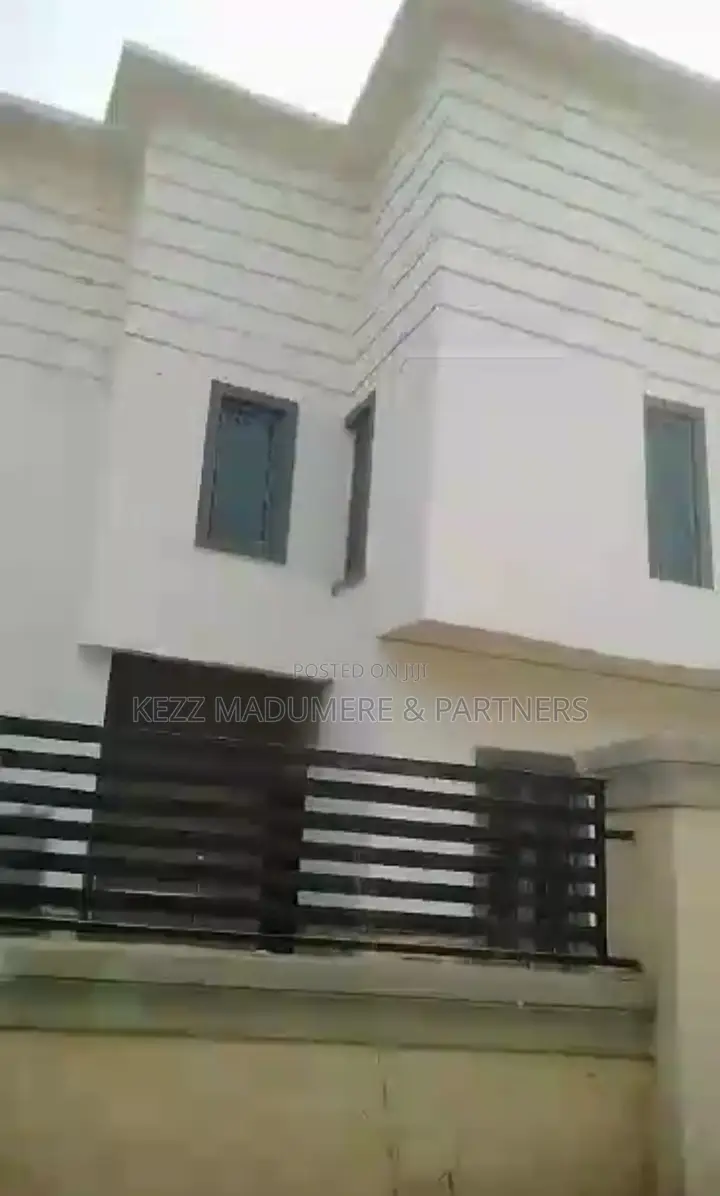 6bdrm Duplex in Golf Estate , Enugu for sale in Enugu