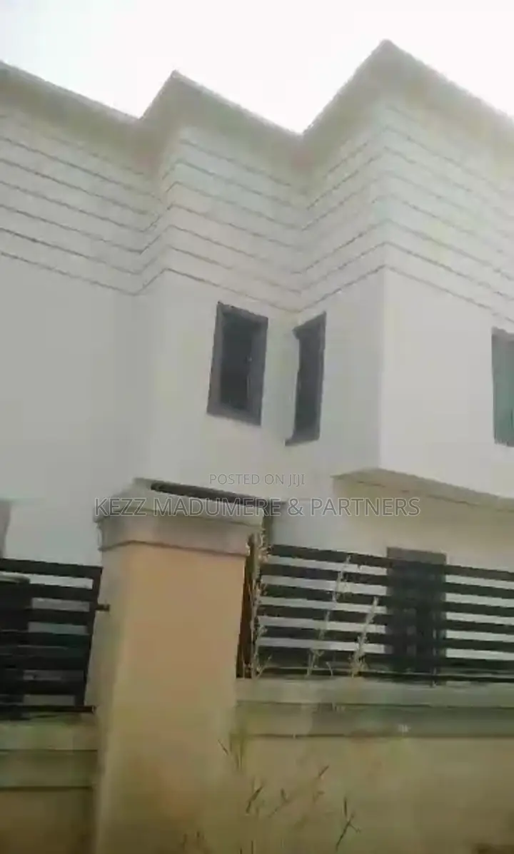 6bdrm Duplex in Golf Estate , Enugu for sale in Enugu
