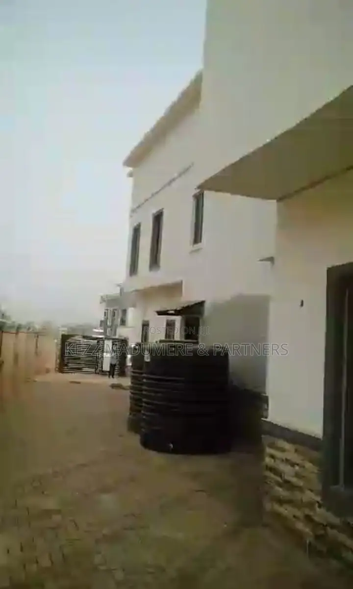 6bdrm Duplex in Golf Estate , Enugu for sale in Enugu