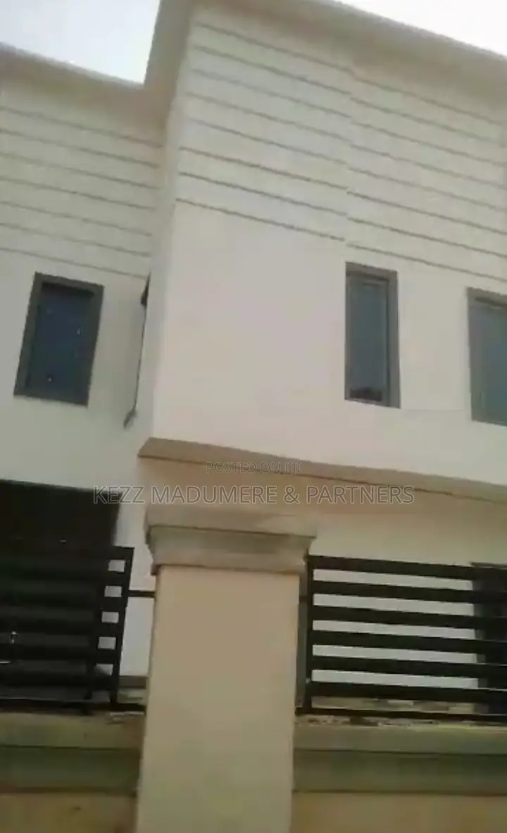 6bdrm Duplex in Golf Estate , Enugu for sale in Enugu