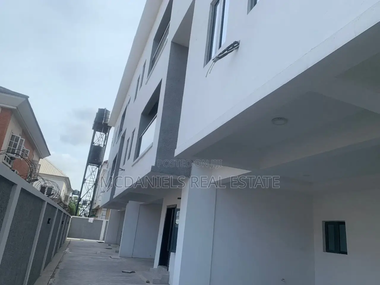 4bdrm Townhouse in Victoria Island Extension for Sale in Victoria Island Extension