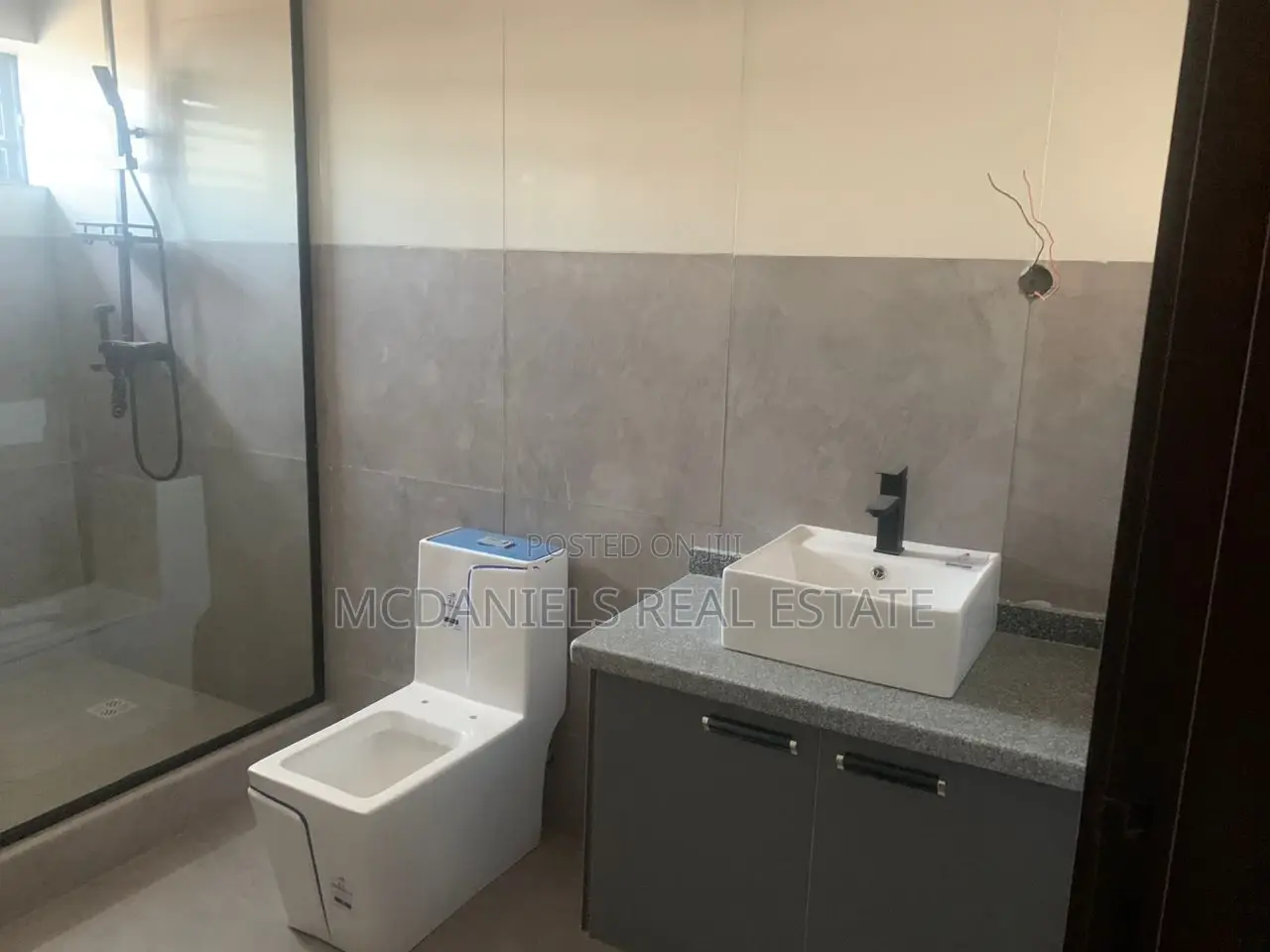 4bdrm Townhouse in Victoria Island Extension for Sale in Victoria Island Extension