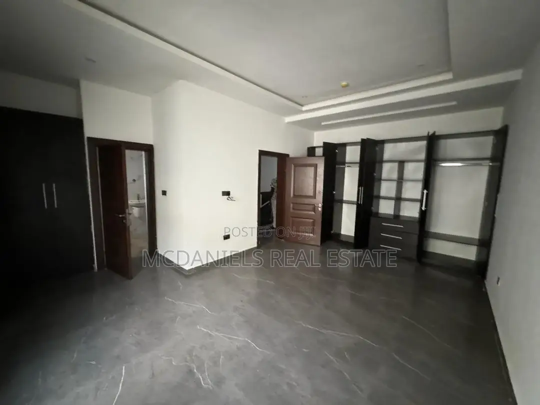4bdrm Duplex in Lekki Phase 1 for rent in Lekki Phase 1
