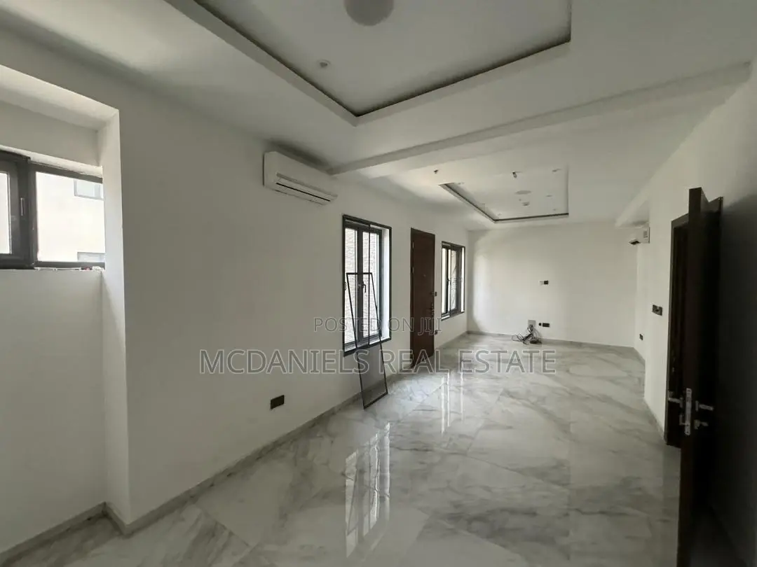 4bdrm Duplex in Lekki Phase 1 for rent in Lekki Phase 1