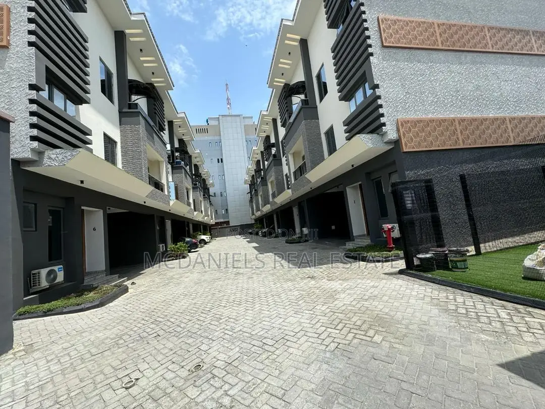 4bdrm Duplex in Lekki Phase 1 for rent in Lekki Phase 1