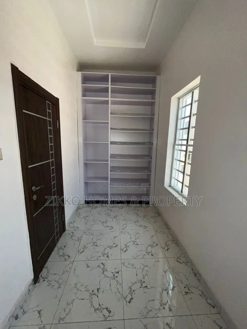 4bdrm Duplex in Ikota for sale in Ikota
