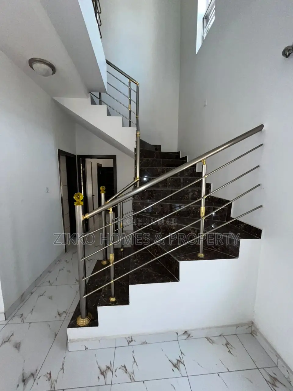 4bdrm Duplex in Ikota for sale in Ikota