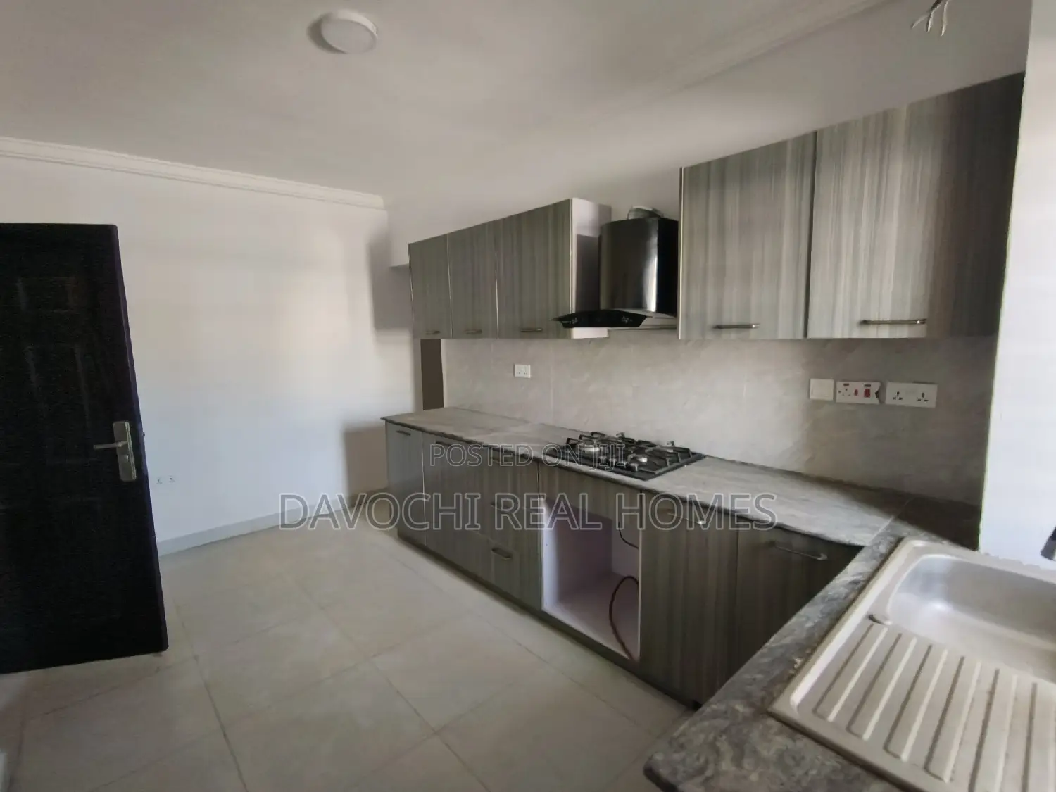 3bdrm Apartment in Orchid Road, Lekki for sale in Lekki