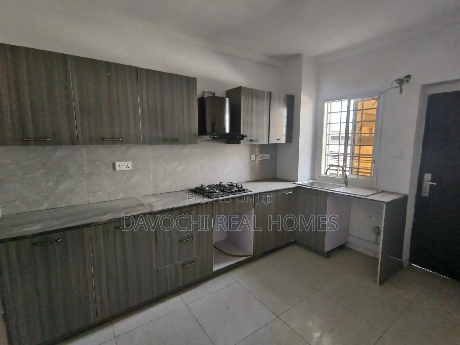 3bdrm Apartment in Orchid Road, Lekki for sale in Lekki