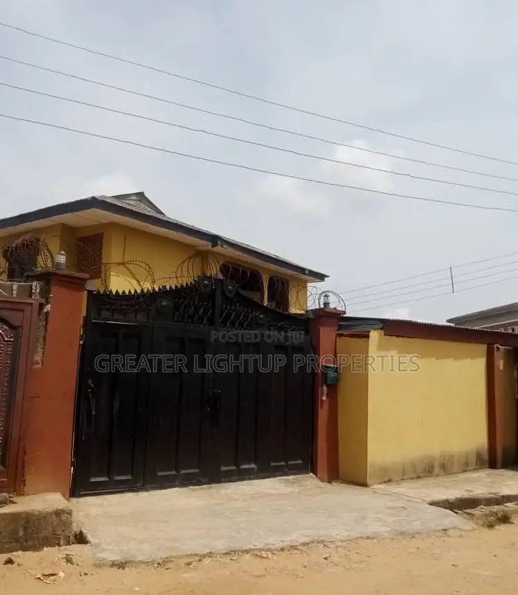 Furnished 3bdrm Block of Flats in Kayode Str, Alimosho for sale in Alimosho