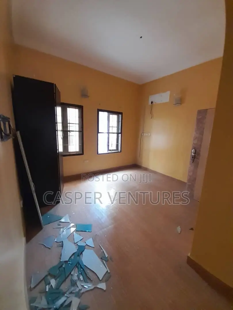 Mini Flat in Cruiz, Ikate for rent in Ikate