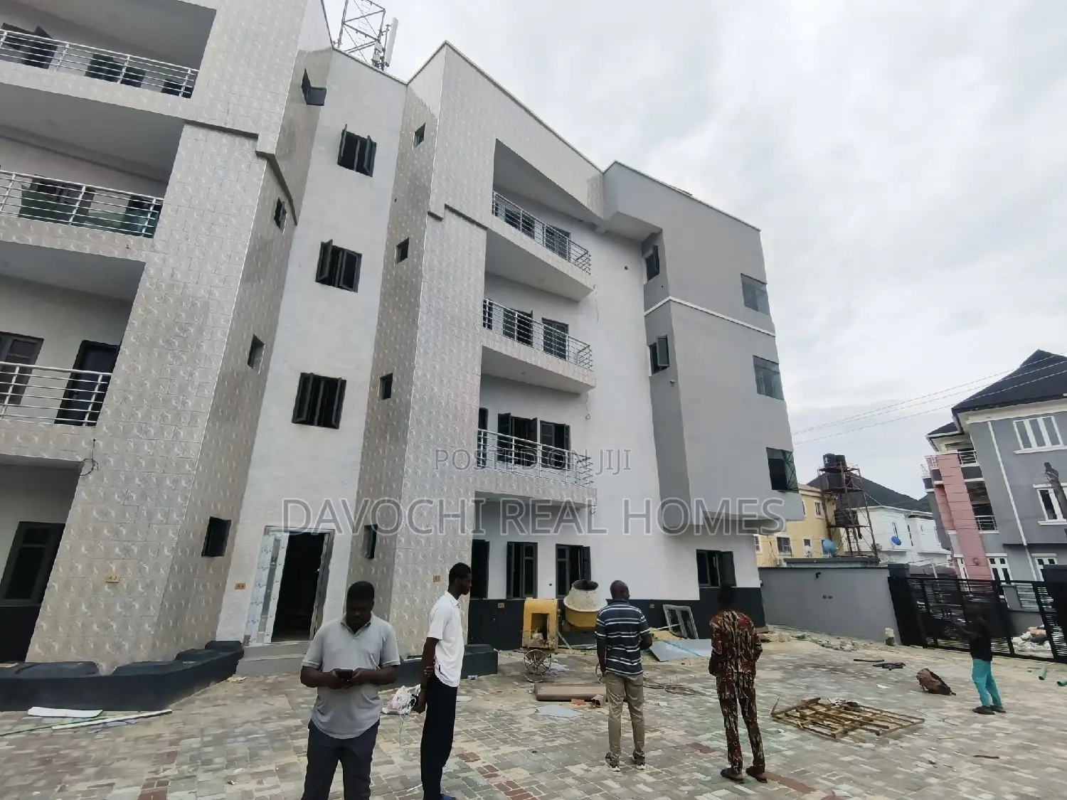 3bdrm Apartment in Osapa London, Lekki for rent in Lekki