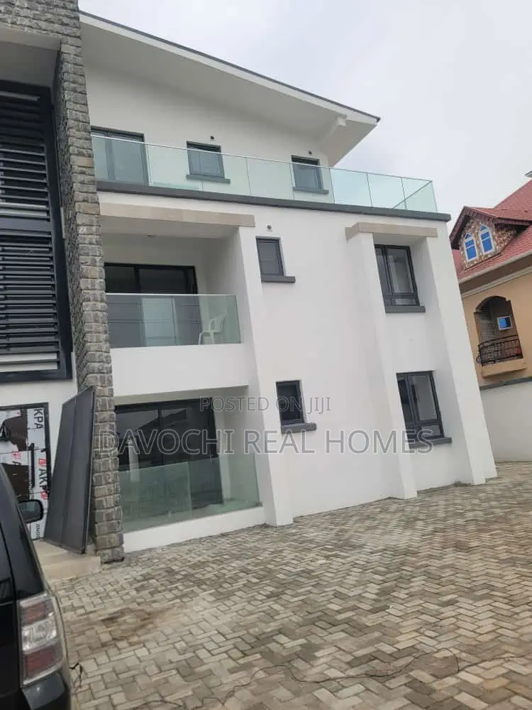 3bdrm Apartment in Lekki Phase One for rent in Lekki