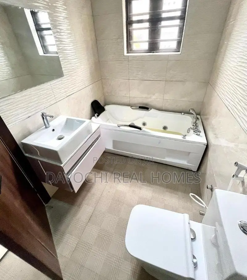 3bdrm Apartment in Lekki Phase One for rent in Lekki