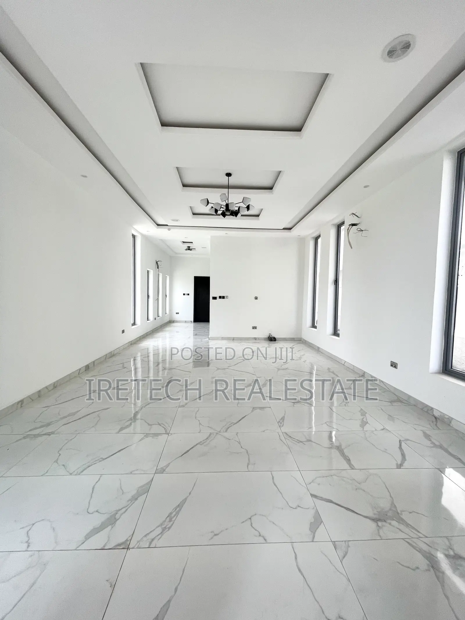 5bdrm Duplex in Osapa Lekki Lagos for sale in Lekki