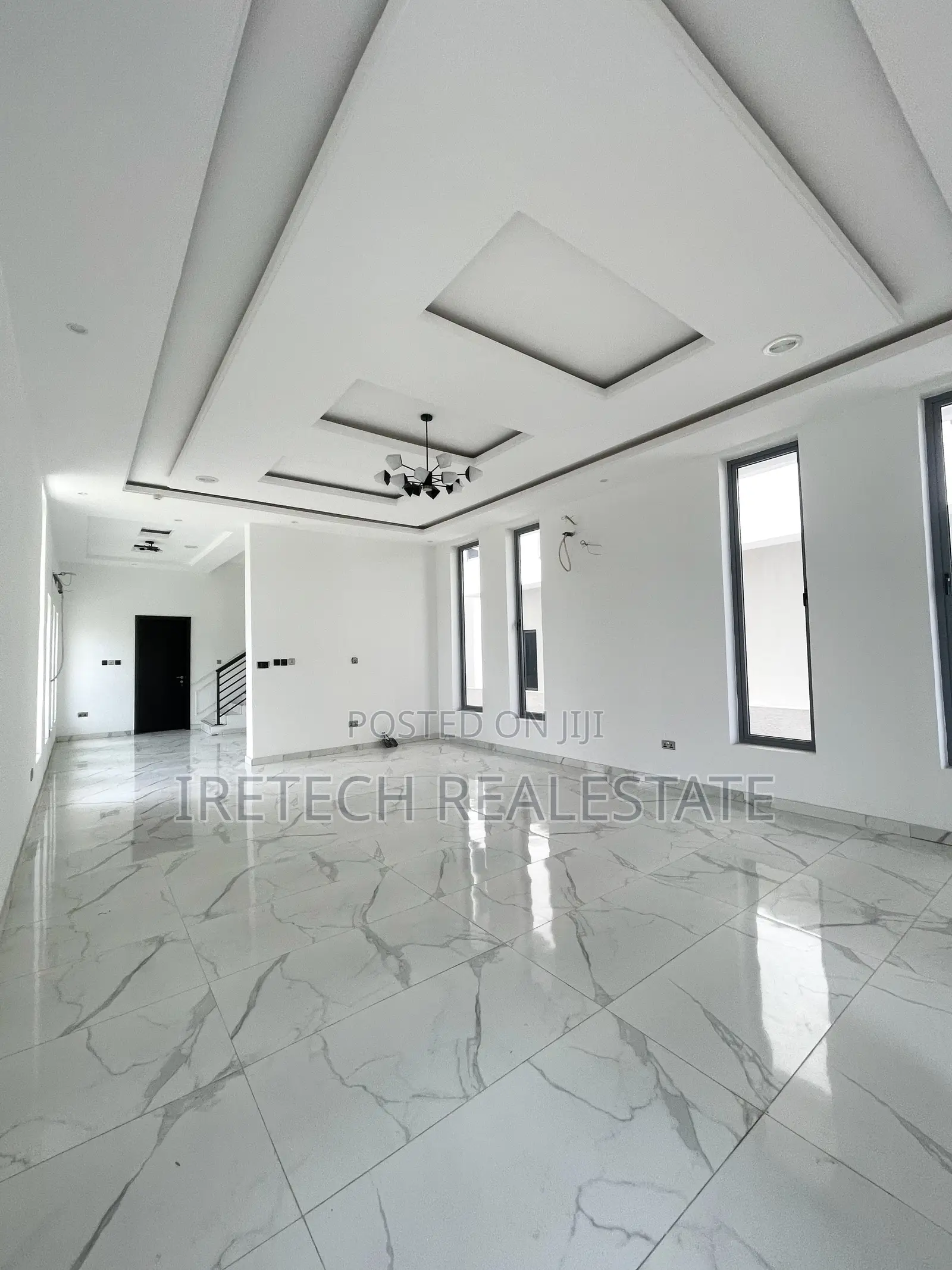 5bdrm Duplex in Osapa Lekki Lagos for sale in Lekki