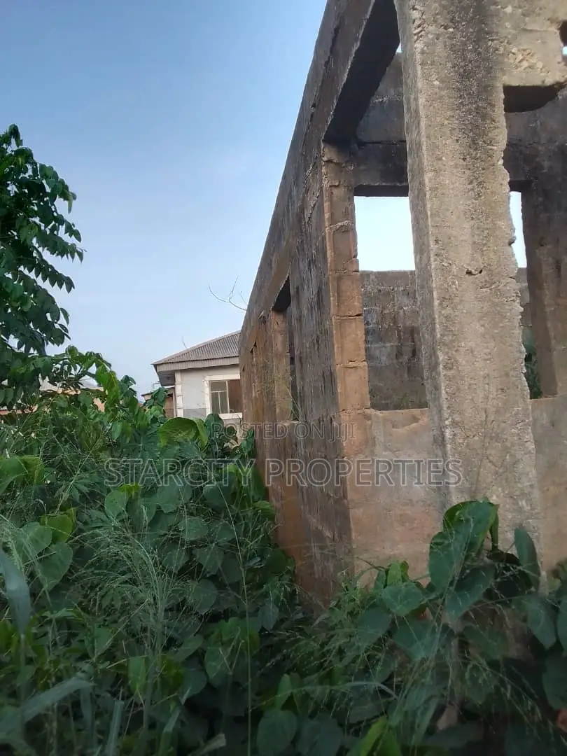 Half Plot of Land in Pankisa Agric With Three Bedroom on It in Agric