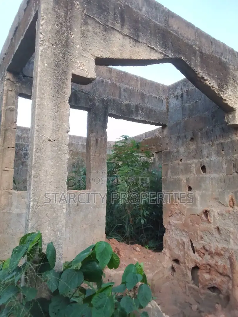 Half Plot of Land in Pankisa Agric With Three Bedroom on It in Agric
