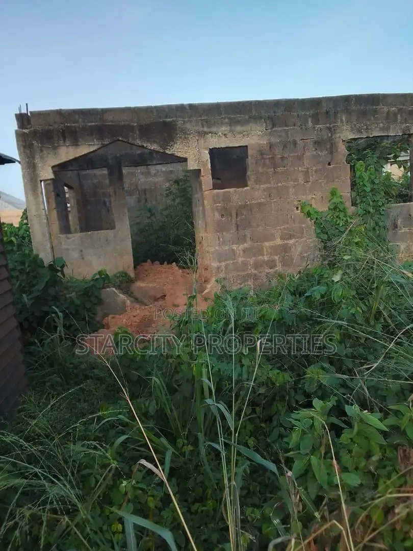 Half Plot of Land in Pankisa Agric With Three Bedroom on It in Agric