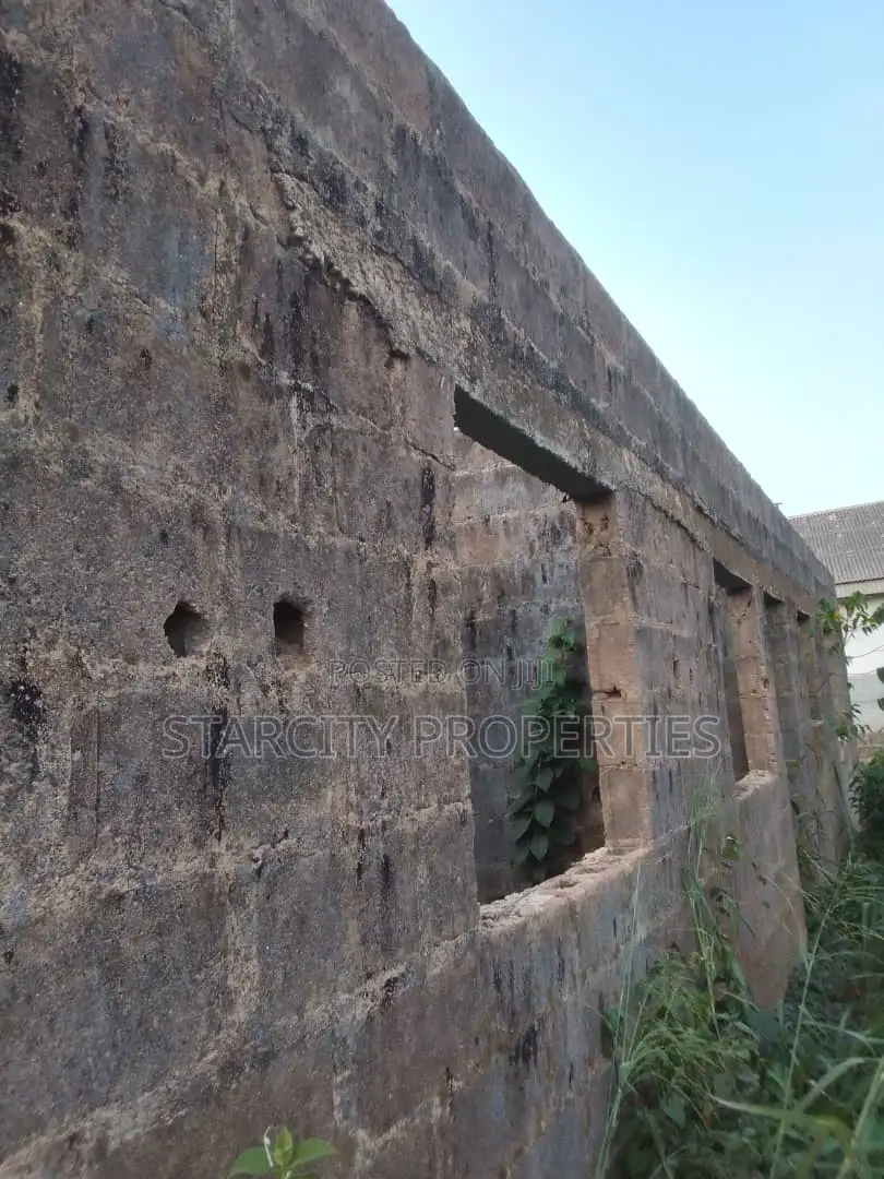 Half Plot of Land in Pankisa Agric With Three Bedroom on It in Agric