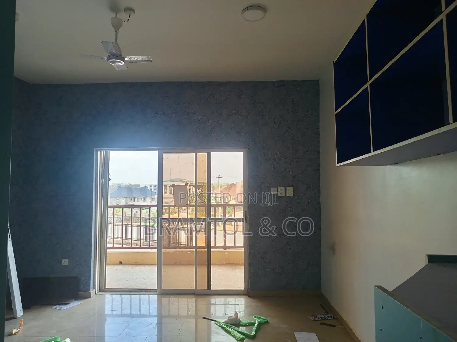 38 SQM Office/Shop Space in a Clean Plaza in Wuye