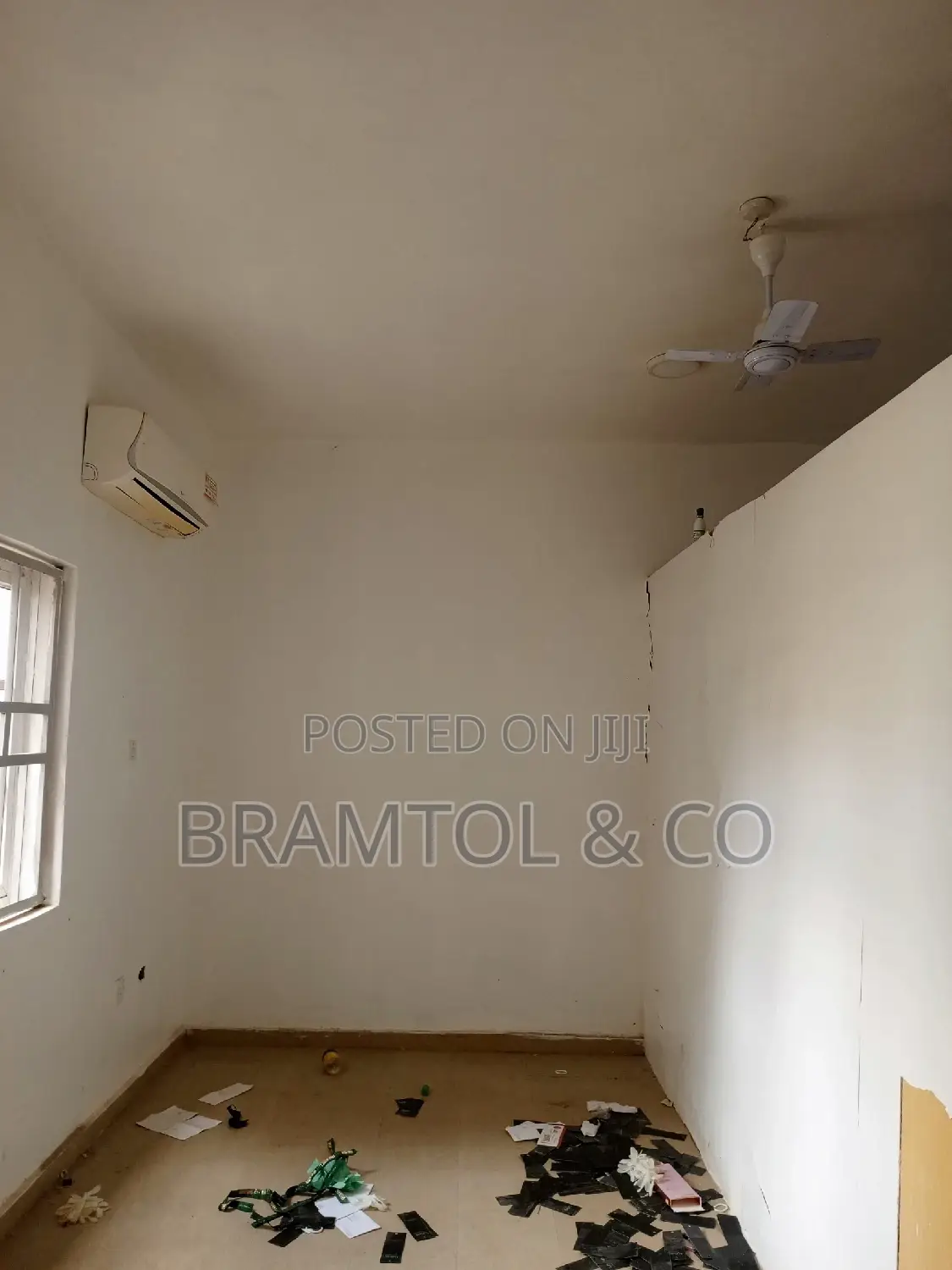 38 SQM Office/Shop Space in a Clean Plaza in Wuye