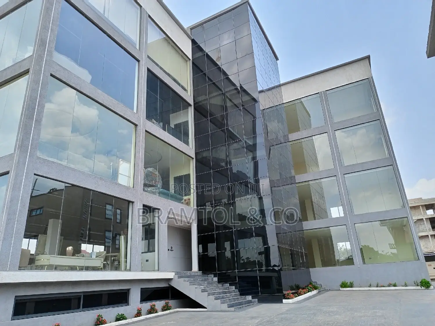 Beautiful Plaza for Ngos/Corporate Offices/Businesses in Wuye