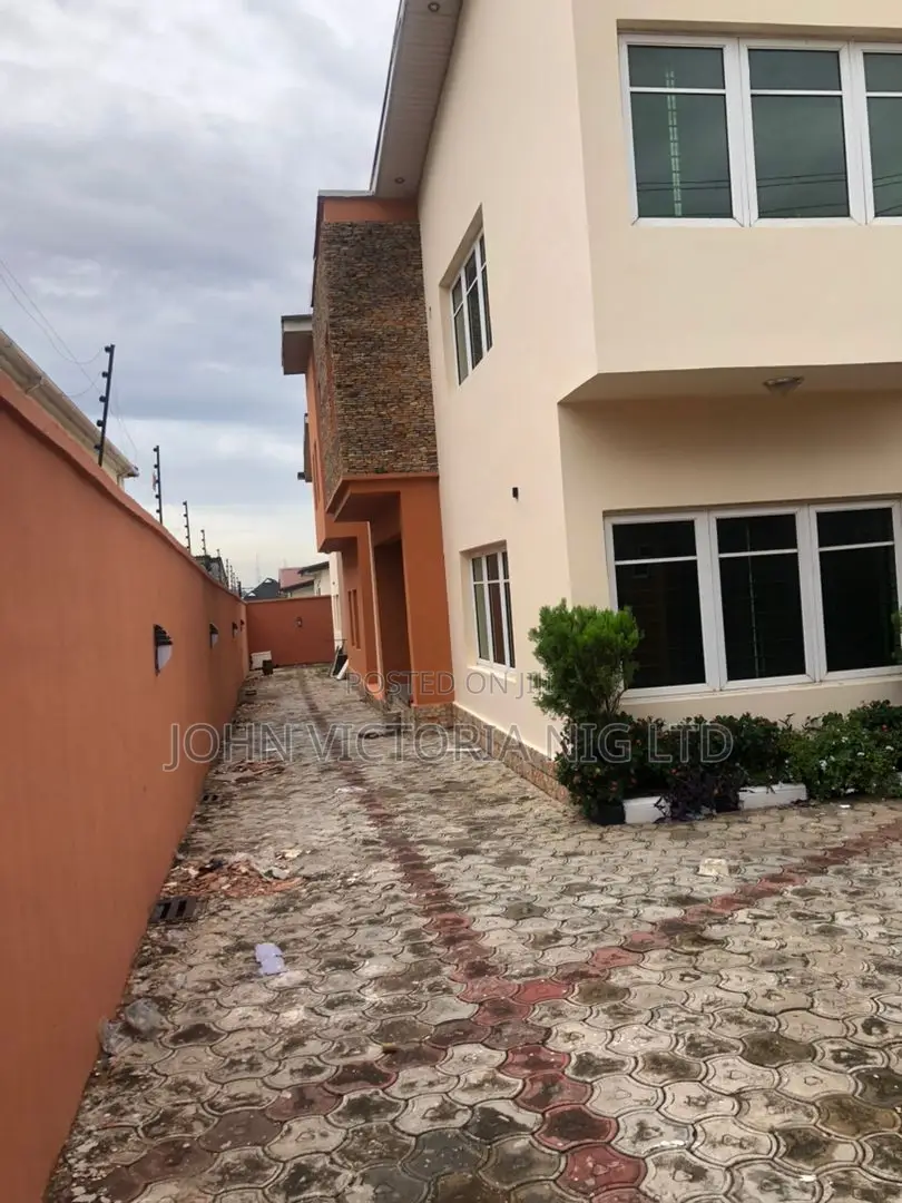 7bdrm Duplex in Omole Phase 2 for sale in Omole Phase 2