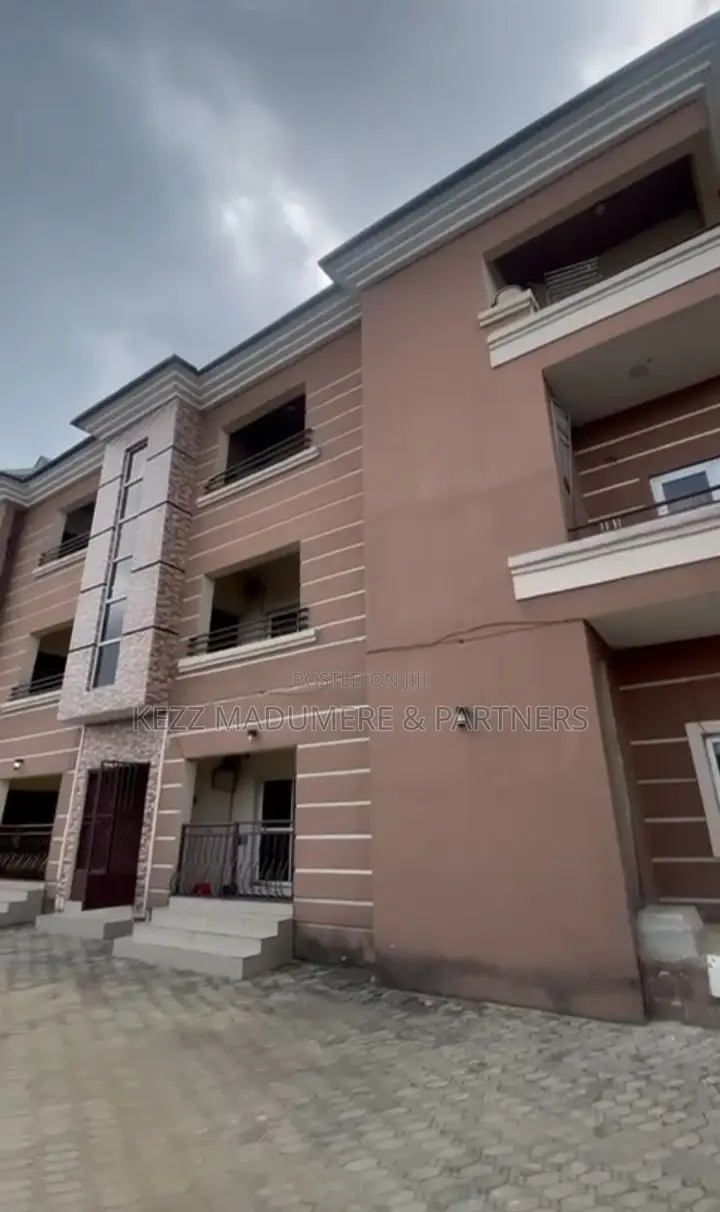 6bdrm Block of Flats in Rumuigbo , Port for sale in Port-Harcourt