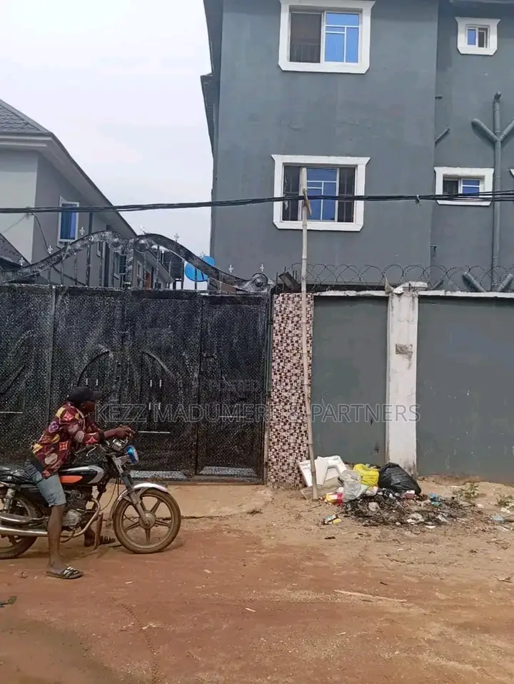 6bdrm Block of Flats in World Bank , Owerri for sale in Owerri
