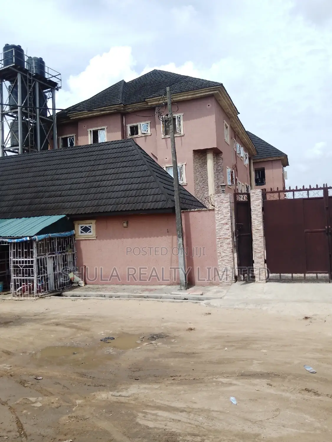 Furnished 20bdrm House in Okokomaiko for sale in Okokomaiko