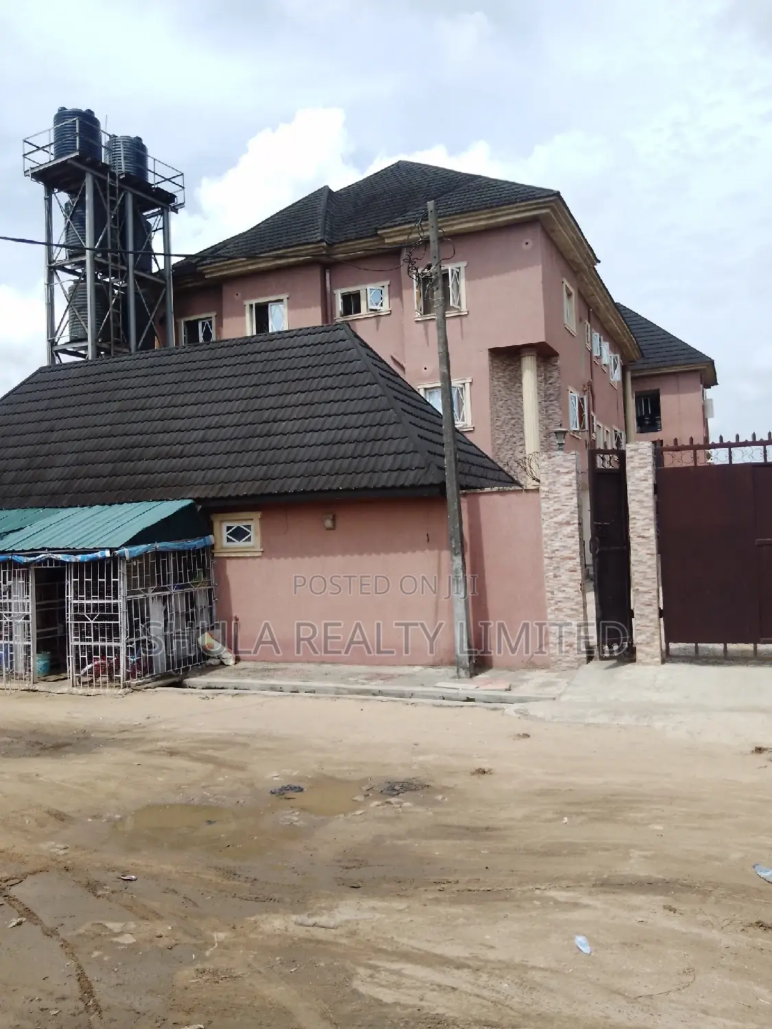 Furnished 20bdrm House in Okokomaiko for sale in Okokomaiko