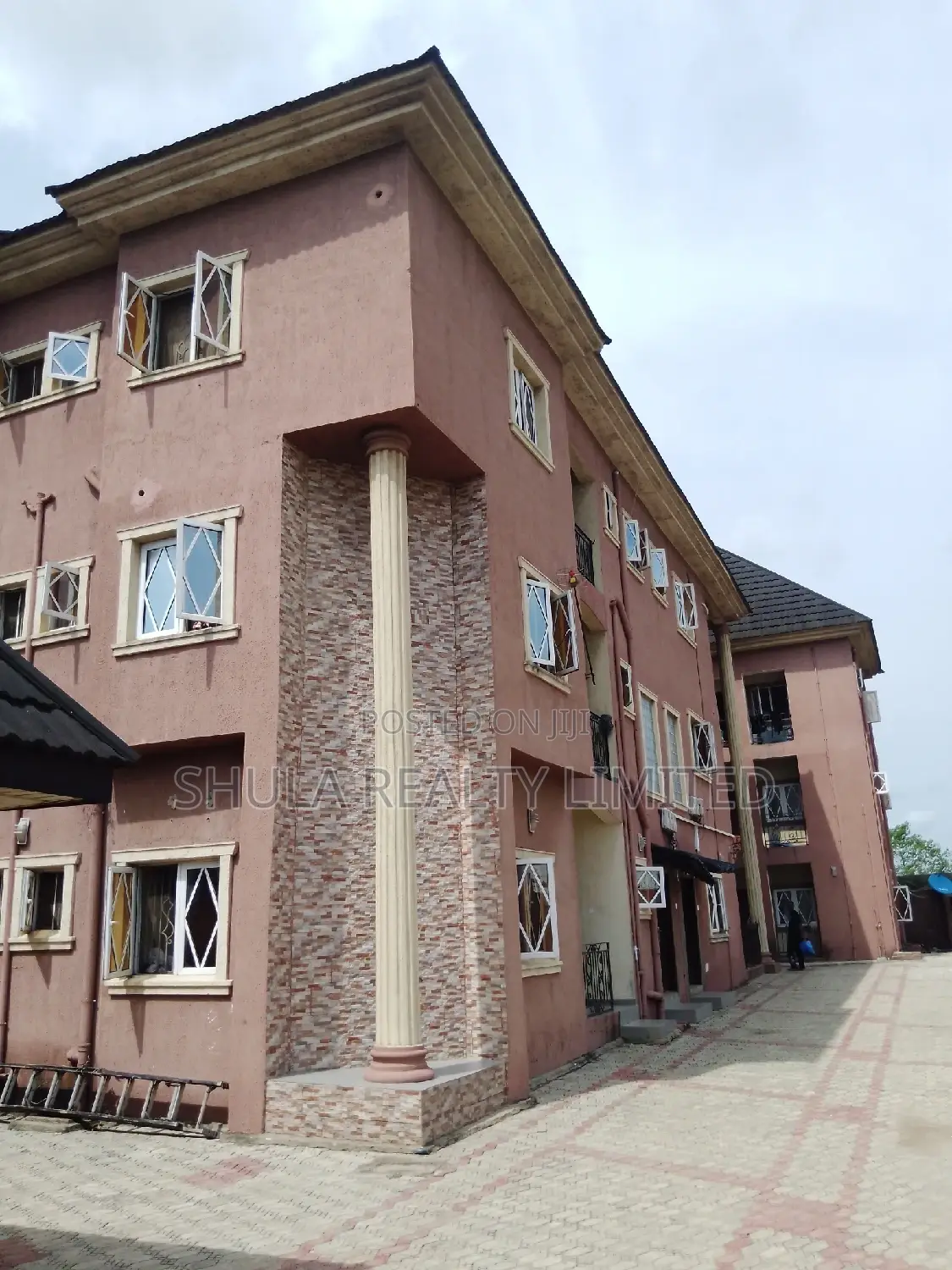 Furnished 20bdrm House in Okokomaiko for sale in Okokomaiko