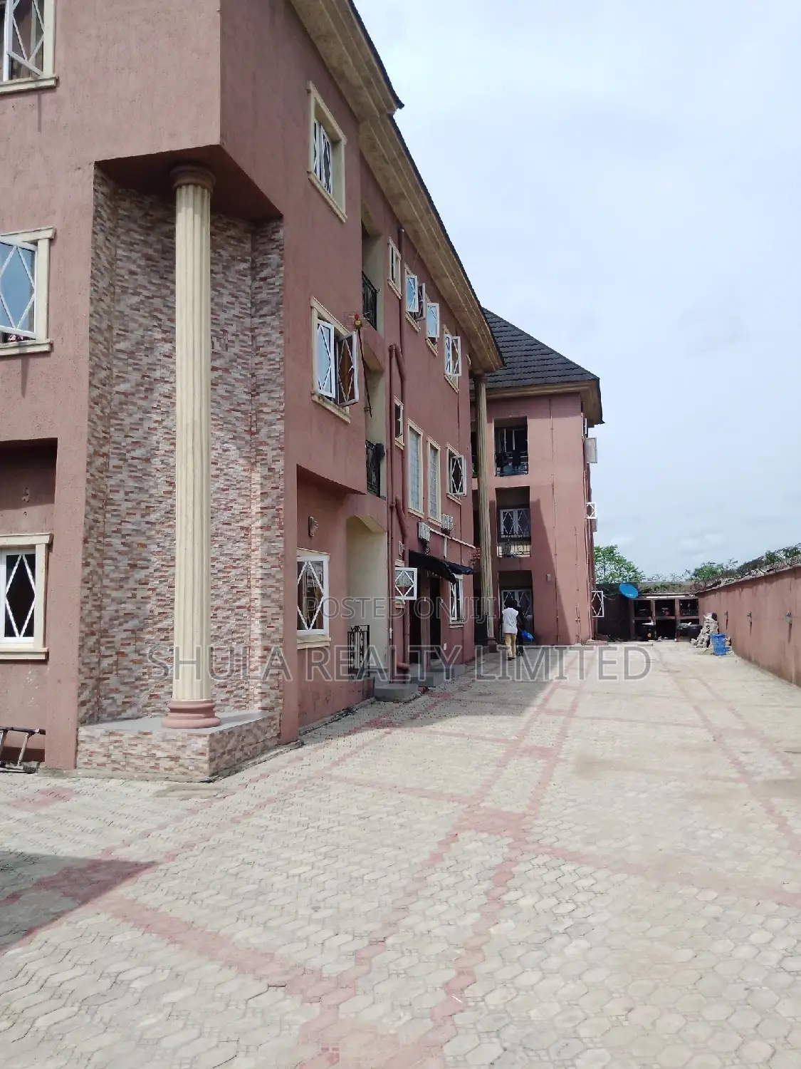 Furnished 20bdrm House in Okokomaiko for sale in Okokomaiko