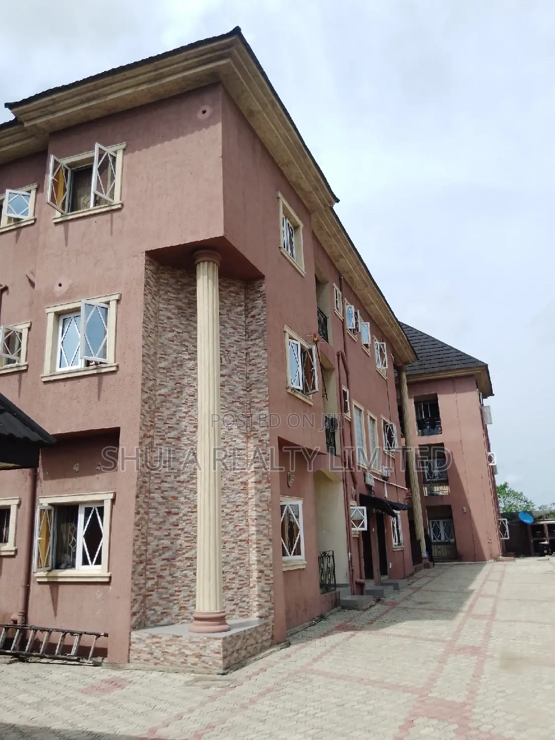 Furnished 20bdrm House in Okokomaiko for sale in Okokomaiko