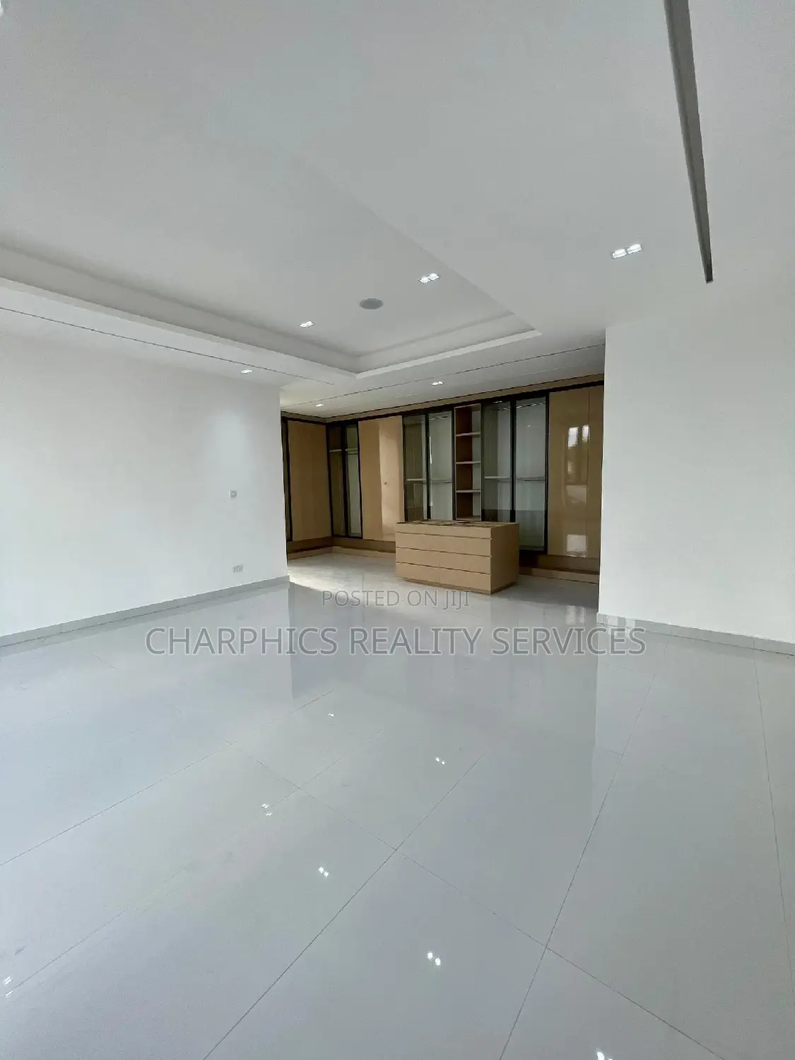 5bdrm Duplex in Lekki Phase 1 for sale in Lekki Phase 1