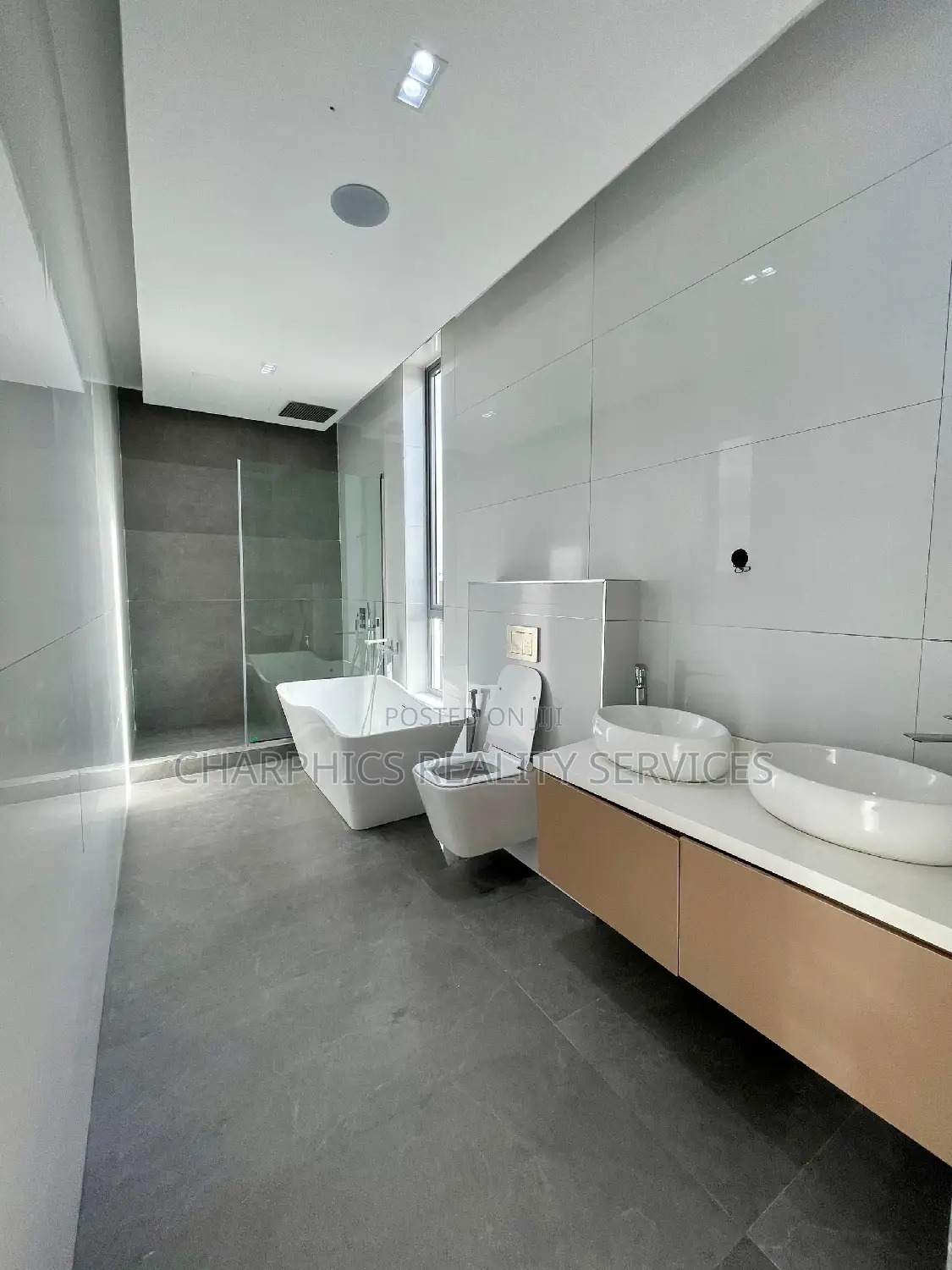 5bdrm Duplex in Lekki Phase 1 for sale in Lekki Phase 1