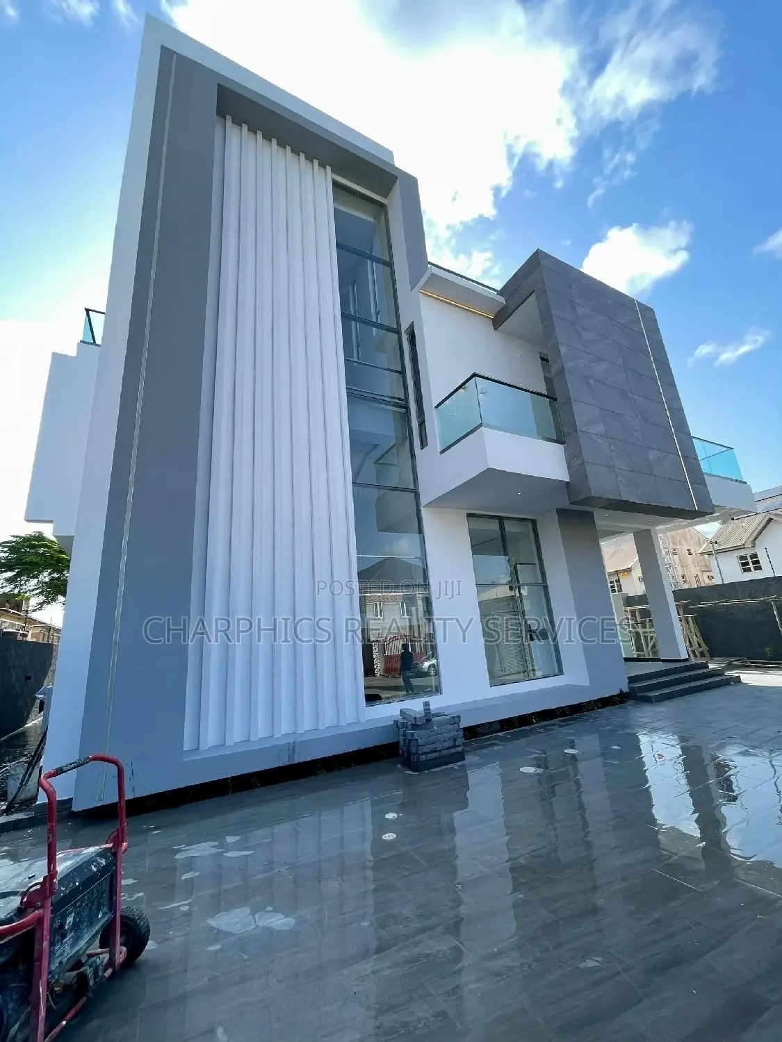 5bdrm Duplex in Lekki Phase 1 for sale in Lekki Phase 1