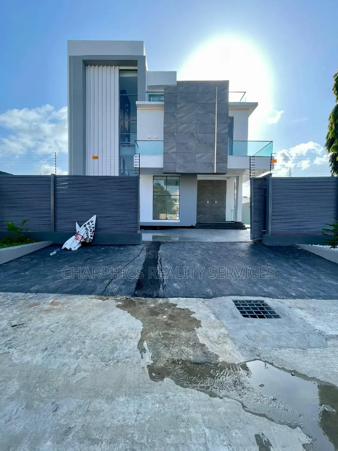 5bdrm Duplex in Lekki Phase 1 for sale in Lekki Phase 1