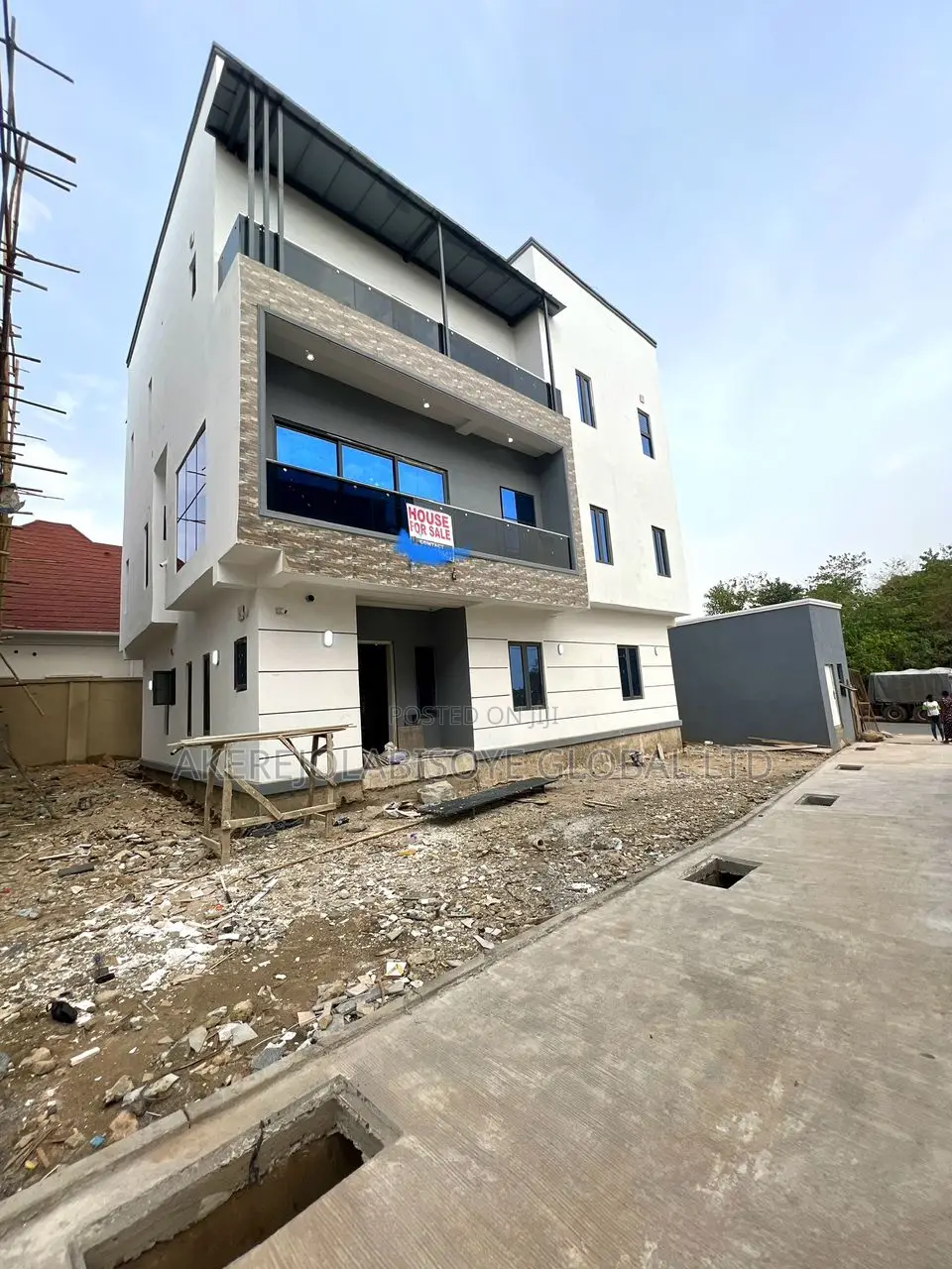 5bdrm Duplex in Guzape for sale in Guzape District
