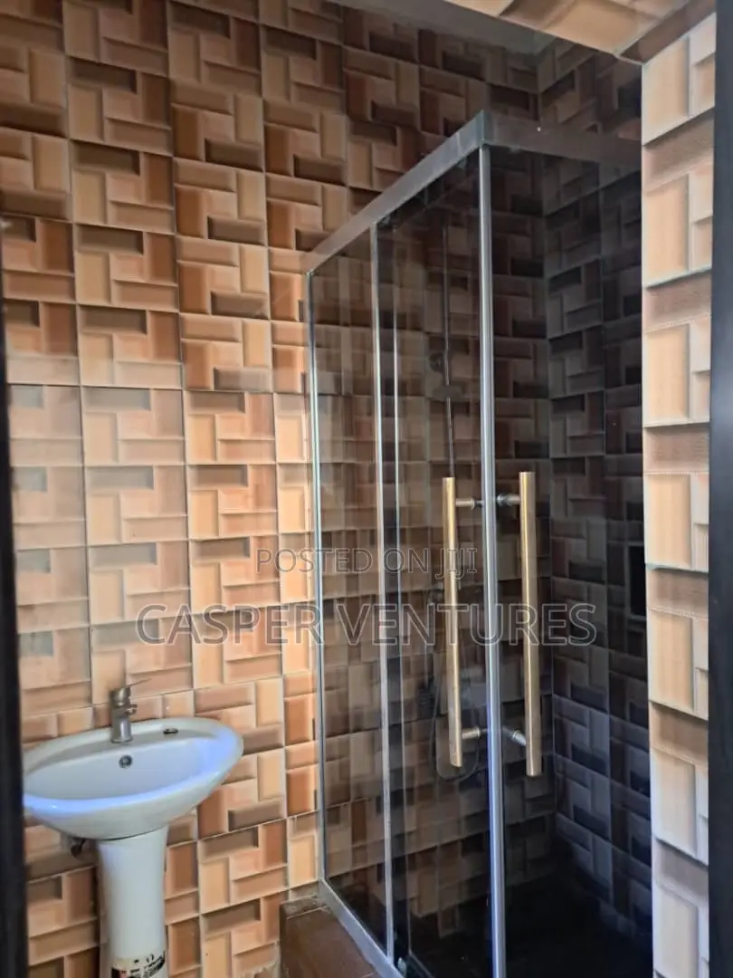 Studio Apartment in Lekki Paradise 2, Chevron for rent in Chevron