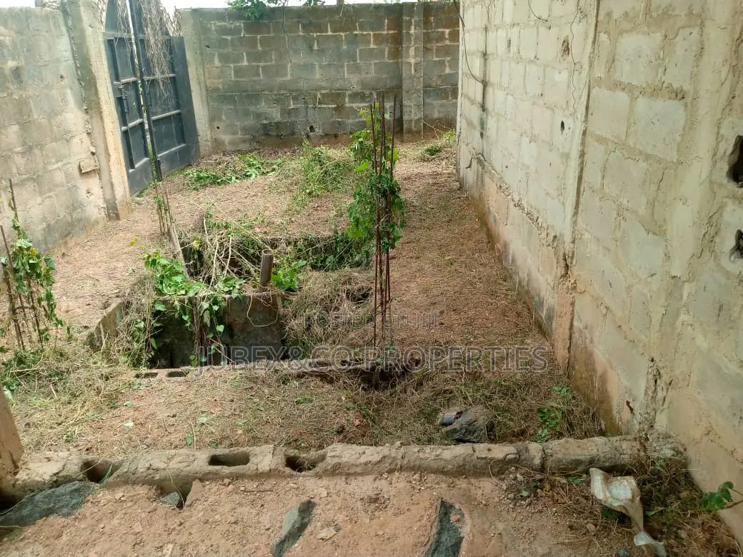1bdrm Block of Flats in Futa South Gate, Akure for sale in Akure