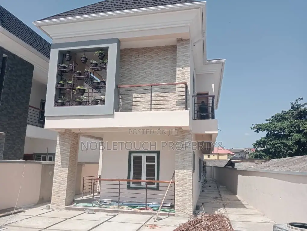 4bdrm Duplex in Egbeda Lagos for sale in Egbeda