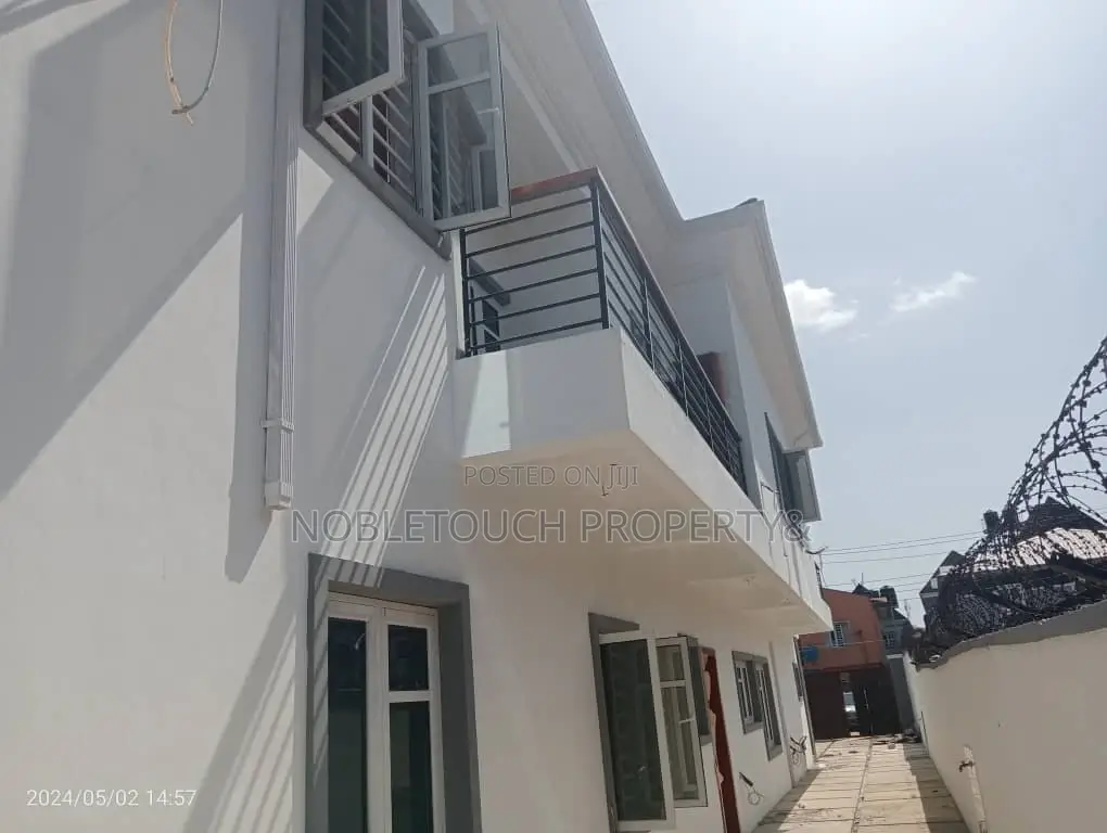 4bdrm Duplex in Egbeda Lagos for sale in Egbeda